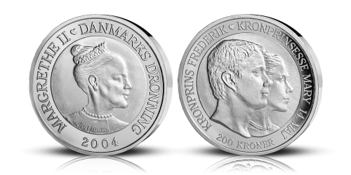 Mønt som blev udsolgt på rekordtid. Udstedt i anledning af Kronprins Frederiks bryllup med Mary, hvortil der blev præget en 200-krone sølvmønt. Mønt som blev udsolgt på rekordtid. Udstedt i anledning af Kronprins Frederiks bryllup med Mary, hvortil der blev præget en 200-krone sølvmønt.