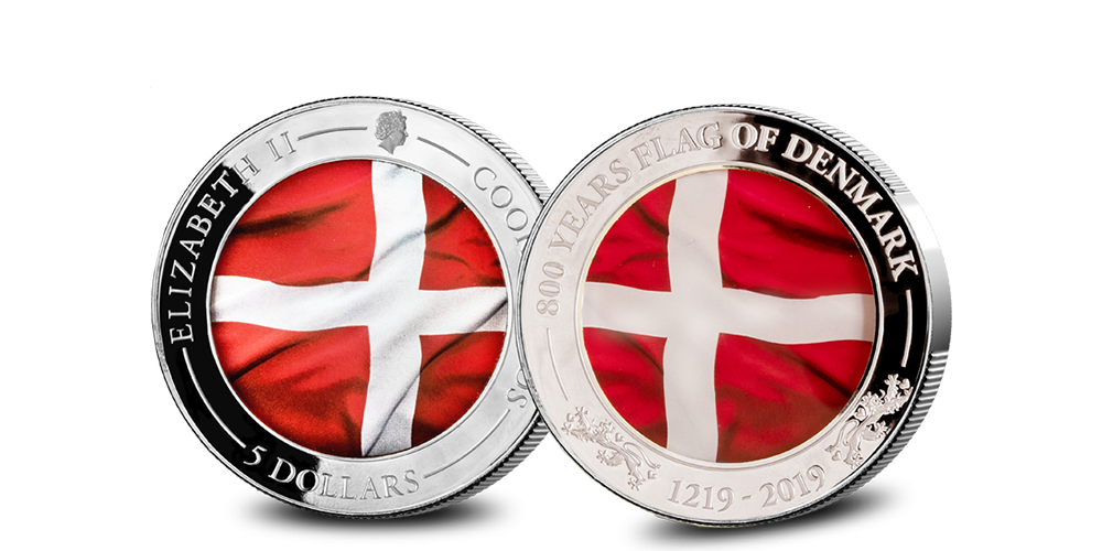 Dannebrog 800 år sølvmønt med farvet glas. Stor sølvmønt udgivet stærkt i begrænset oplag på kun 800 stk. Dannebrog 800 år sølvmønt med farvet glas. Stor sølvmønt udgivet stærkt i begrænset oplag på kun 800 stk.