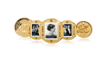 Indeholder 4 guldbelagte medaljer og en 25 øre 1900-2008 belagt med 24 karat guld og platin. Et fantastisk minde om vores alle sammens dronning Margrethe ll
